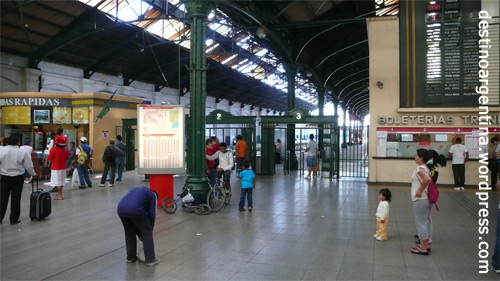 Bahnhof Nummer 3 des Bahnhofkomplexs Retiro in Buenos Aires